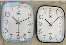 Часы белые квадратные 32,5 см